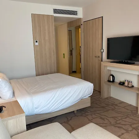 Hampton By Hilton 3*