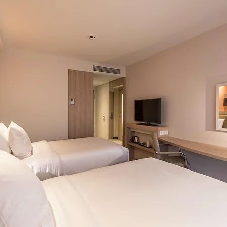 Hotel Hampton By Hilton 3*