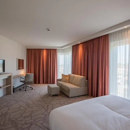 Hotel Hampton By Hilton 3*