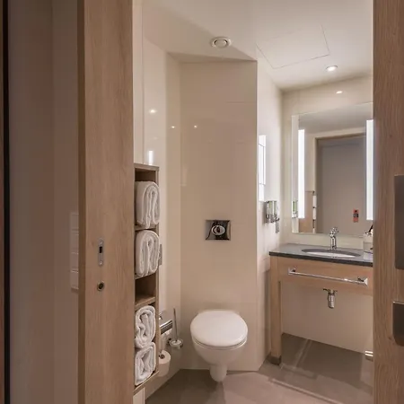 Hampton By Hilton 3*