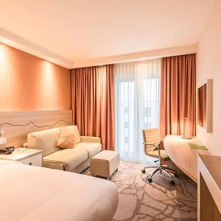 Hampton By Hilton 3*