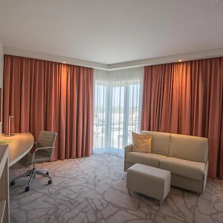 Hampton By Hilton Hotel 3*