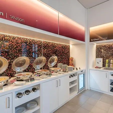 Hotel Hampton By Hilton 3*