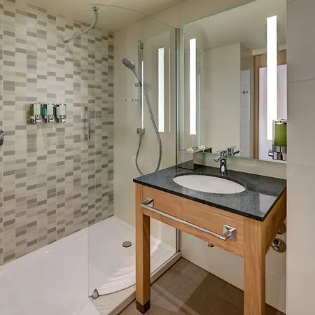 Отель Hampton By Hilton 3*