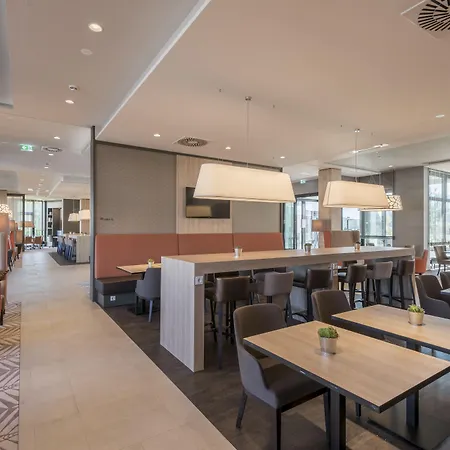 Hampton By Hilton 3*