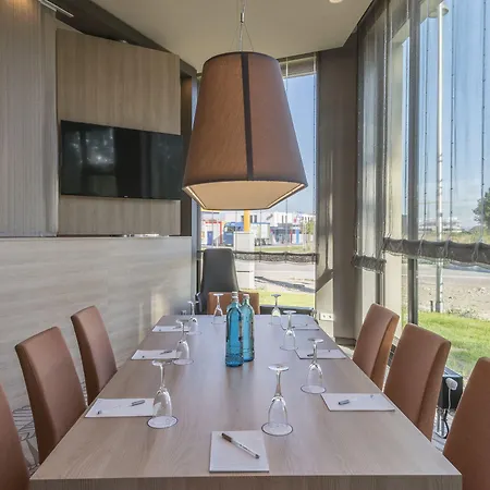 Hampton By Hilton 3*