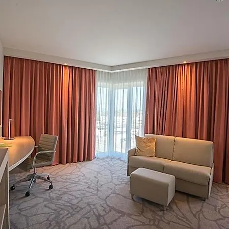 Hampton By Hilton Отель 3*