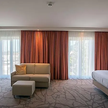 Hampton By Hilton Отель 3*