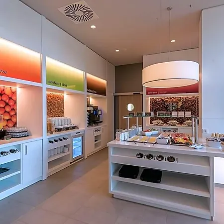 Отель Hampton By Hilton 3*