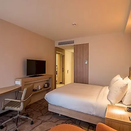 Отель Hampton By Hilton 3*