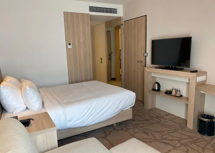 Hampton By Hilton 3*