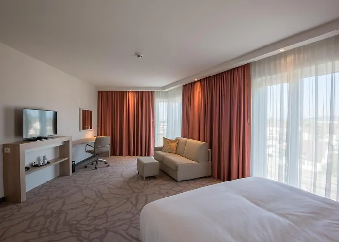 Hotel Hampton By Hilton 3*