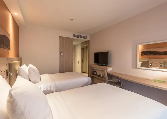 Hotel Hampton By Hilton 3*