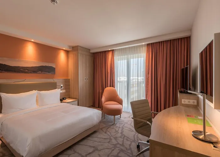 Hampton By Hilton 3*