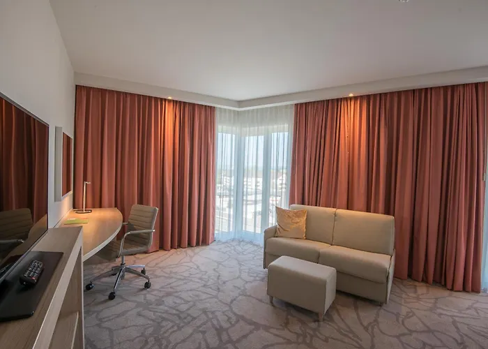 Hampton By Hilton Hotell 3*