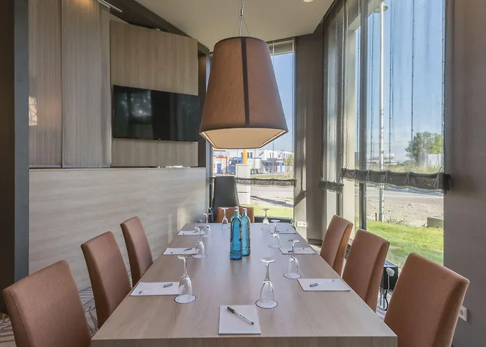 Hampton By Hilton 3*