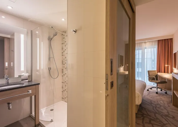 Hampton By Hilton 3*